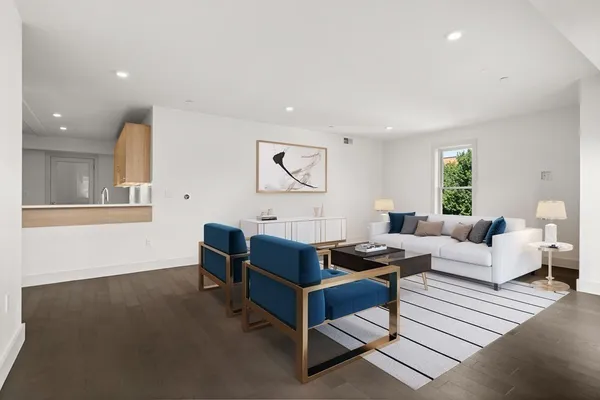 $5,300 | 410 West Broadway, Unit 205, Boston, MA 02127