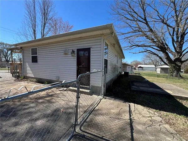 $169,500 | 701 West Ohio Street, Clinton, MO 64735