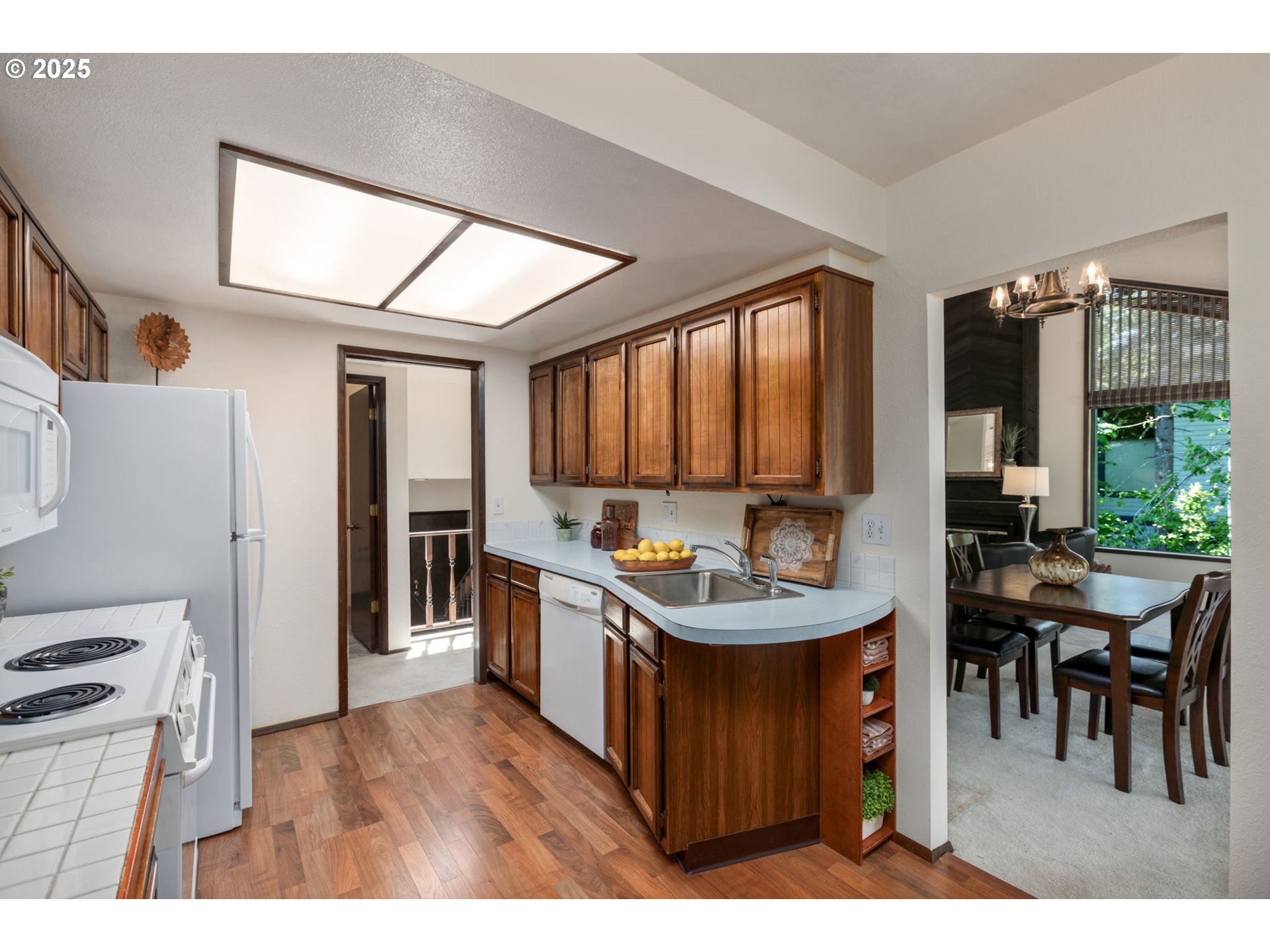 9825 Southwest Quail Post Road Portland, OR 97219 - Photo 12 of 35 Gallery Image 12