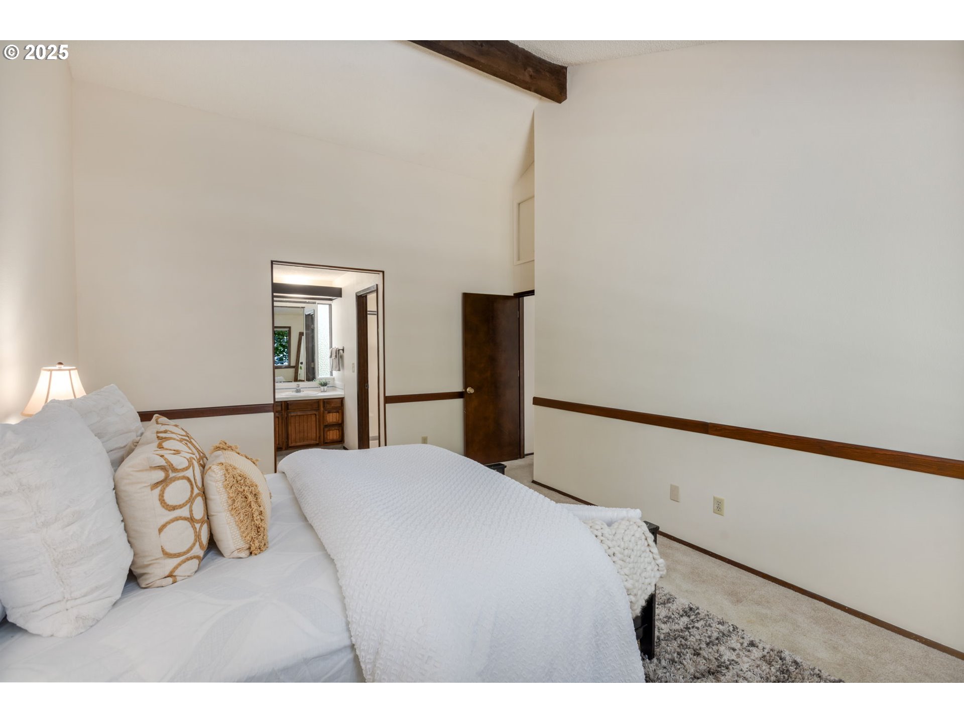 9825 Southwest Quail Post Road Portland, OR 97219 - Photo 14 of 35 Gallery Image 14