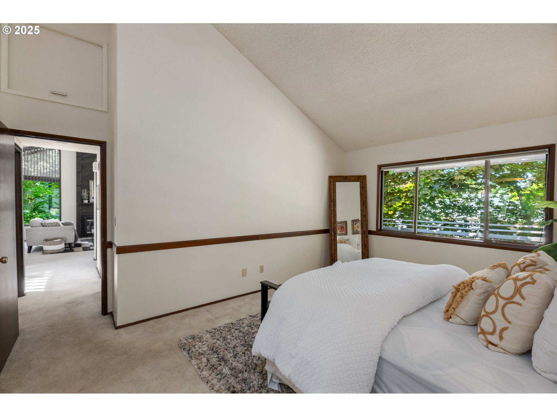 9825 Southwest Quail Post Road Portland, OR 97219 - Photo 16 of 35 Gallery Image 16