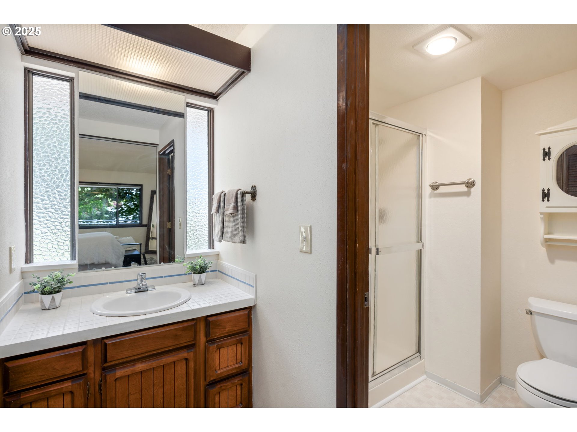 9825 Southwest Quail Post Road Portland, OR 97219 - Photo 17 of 35 Owner's Suite Bathroom