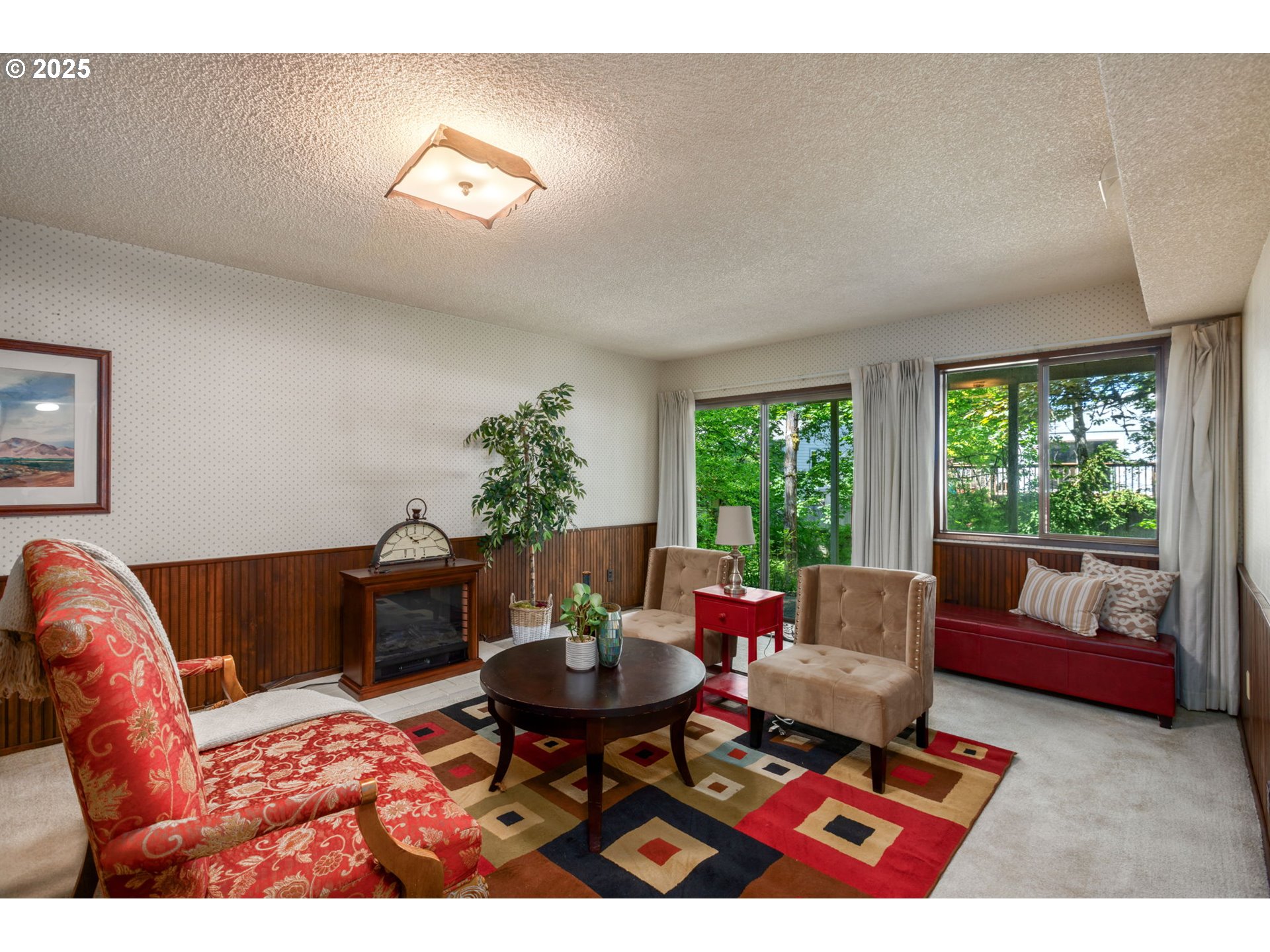 9825 Southwest Quail Post Road Portland, OR 97219 - Photo 20 of 35 Family Room