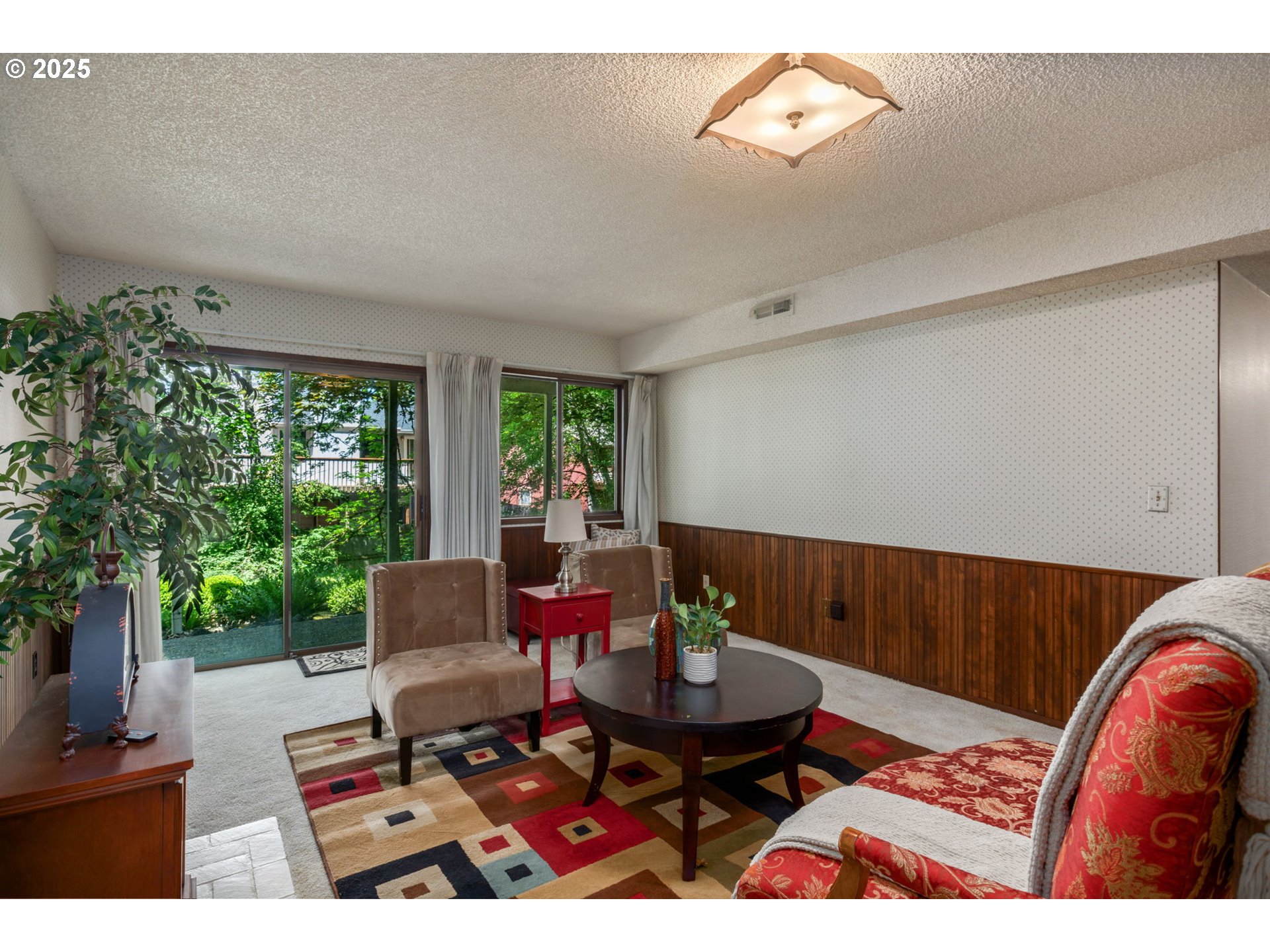 9825 Southwest Quail Post Road Portland, OR 97219 - Photo 21 of 35 Family Room