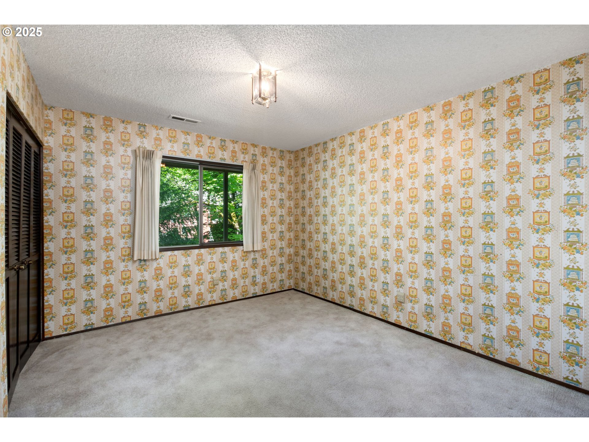 9825 Southwest Quail Post Road Portland, OR 97219 - Photo 25 of 35 Bedroom