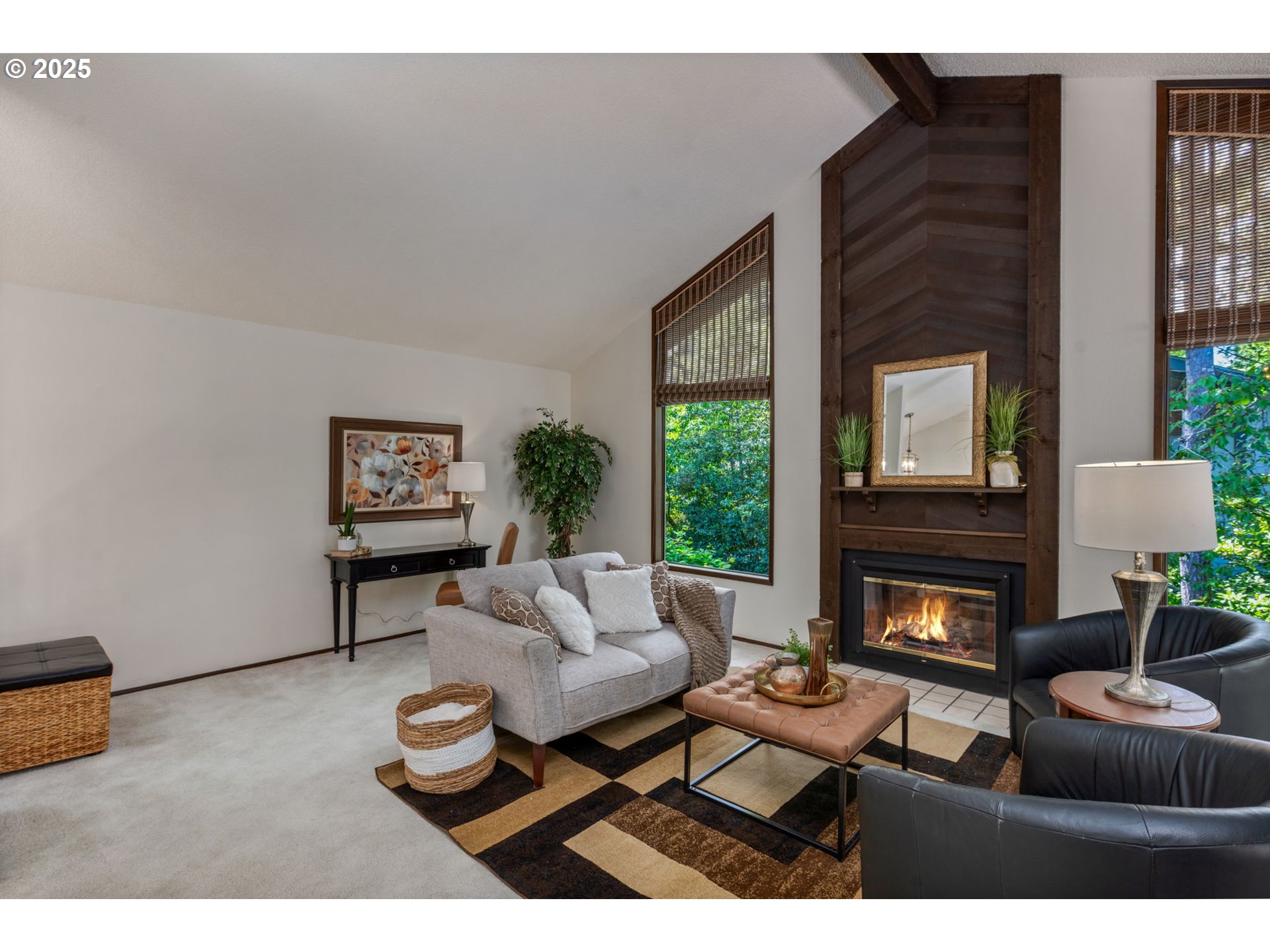 9825 Southwest Quail Post Road Portland, OR 97219 - Photo 4 of 35 Living Room