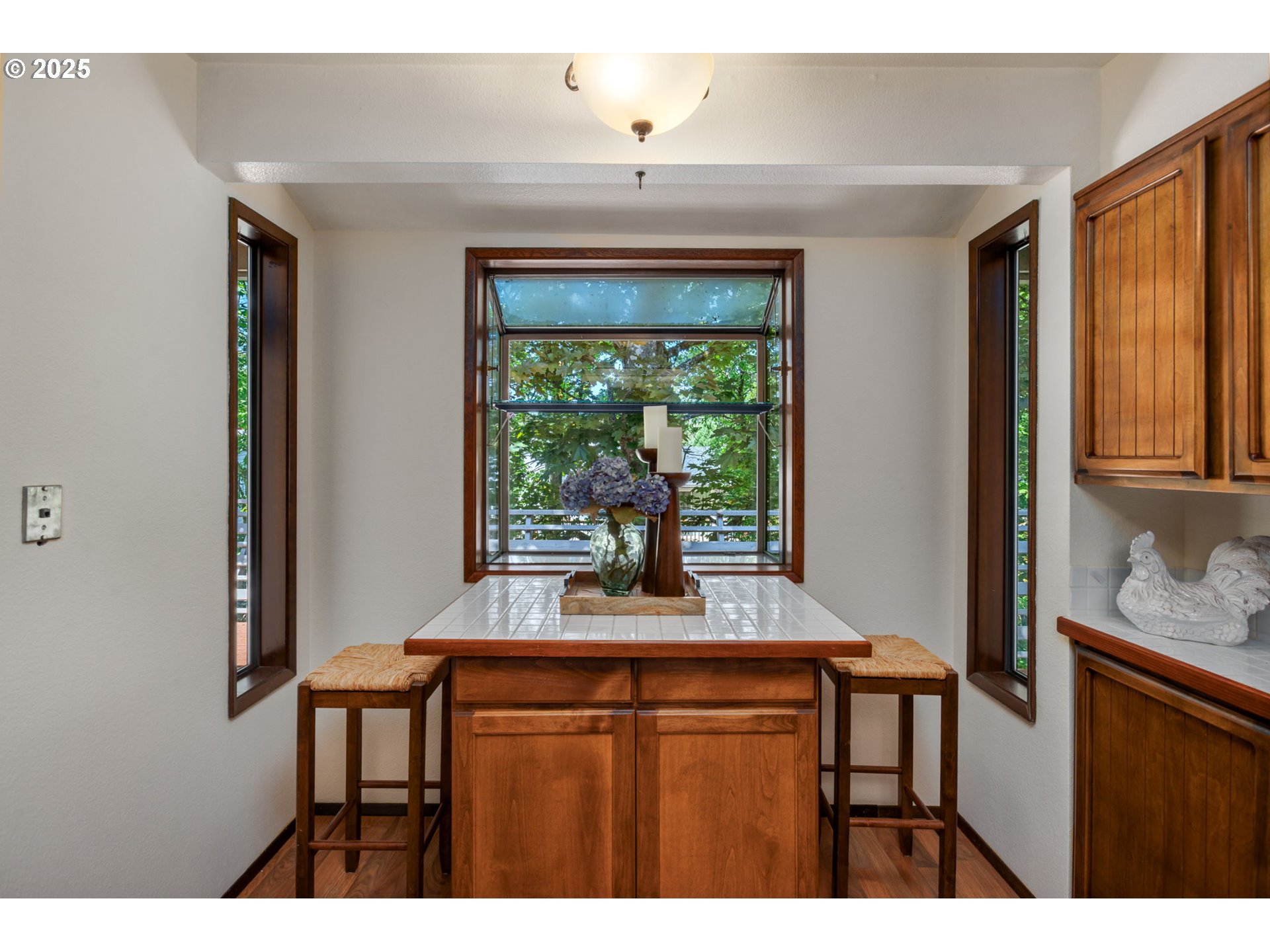 9825 Southwest Quail Post Road Portland, OR 97219 - Photo 10 of 35 Kitchen