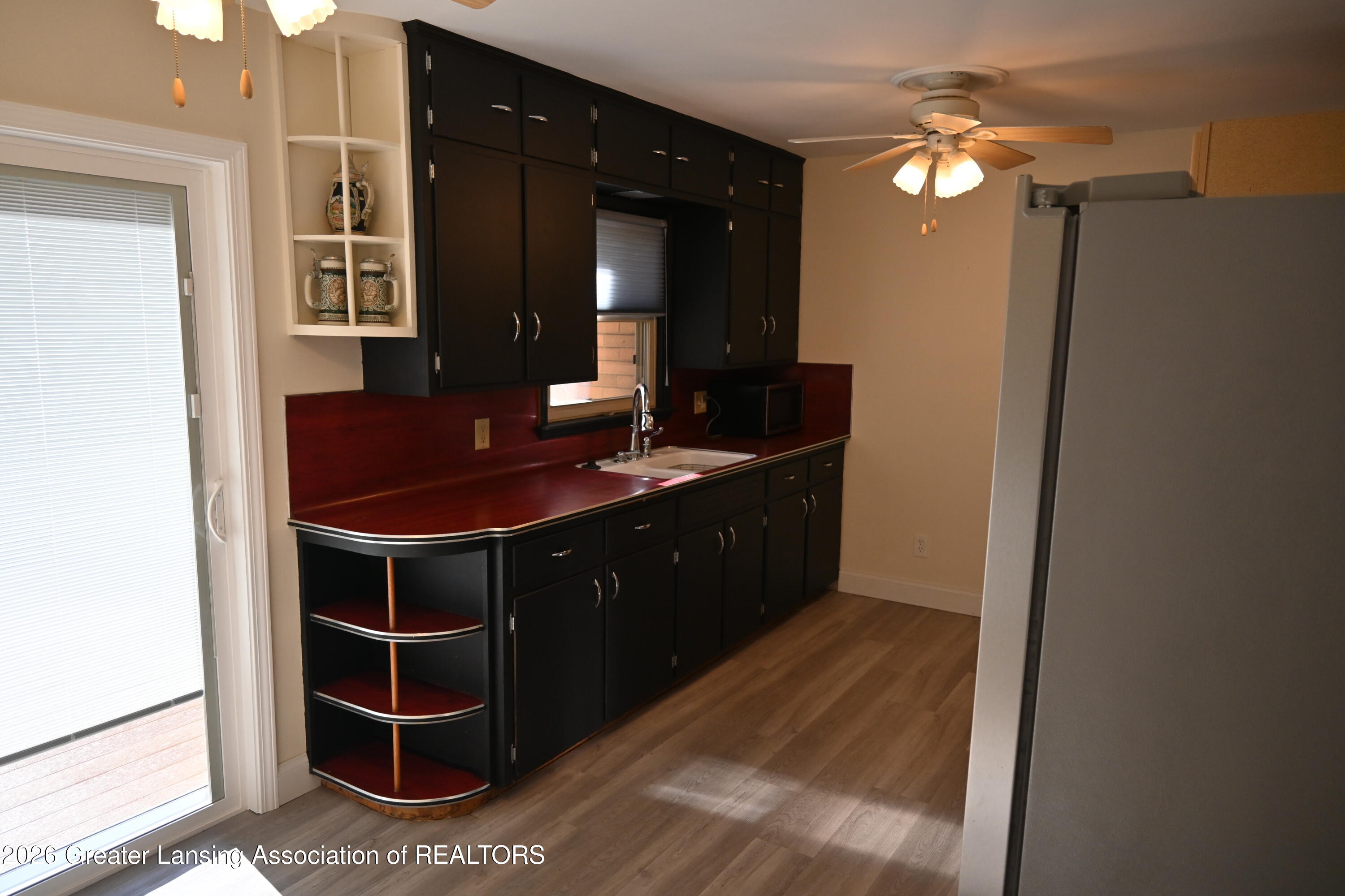 2510 Chatham Road Lansing, MI 48910 - Photo 8 of 24 CF36ED5E-1674-48B6-BBBC-AABC40044869