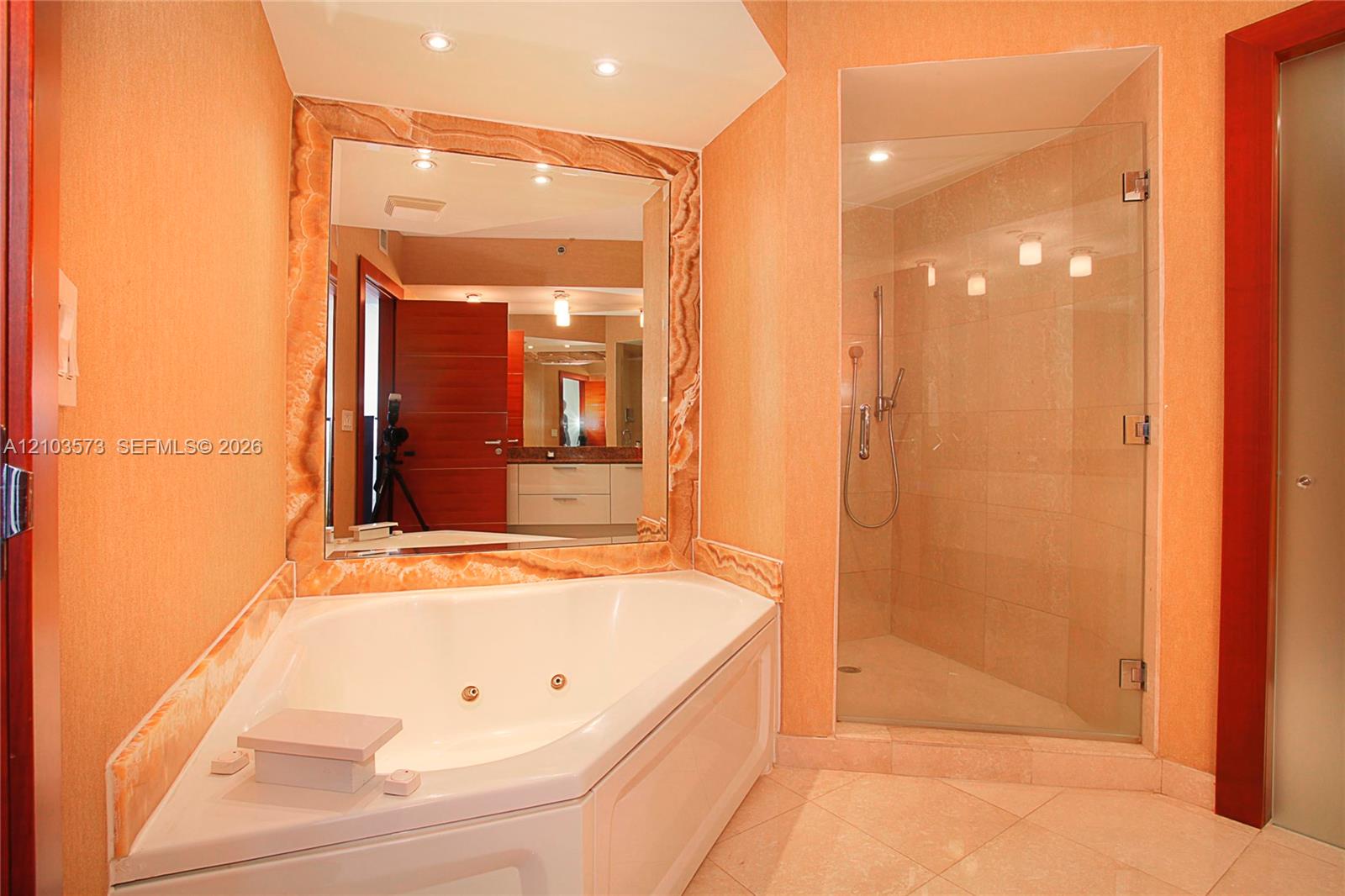 400 Alton Road, Unit 811 Miami Beach, FL 33139 - Photo 14 of 35 Gallery Image 14