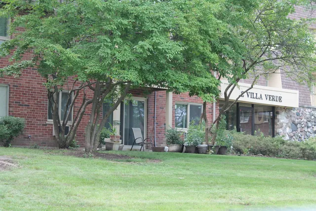 $178,000 | 2 Villa Verde Drive, Unit 108, Buffalo Grove, IL 60089