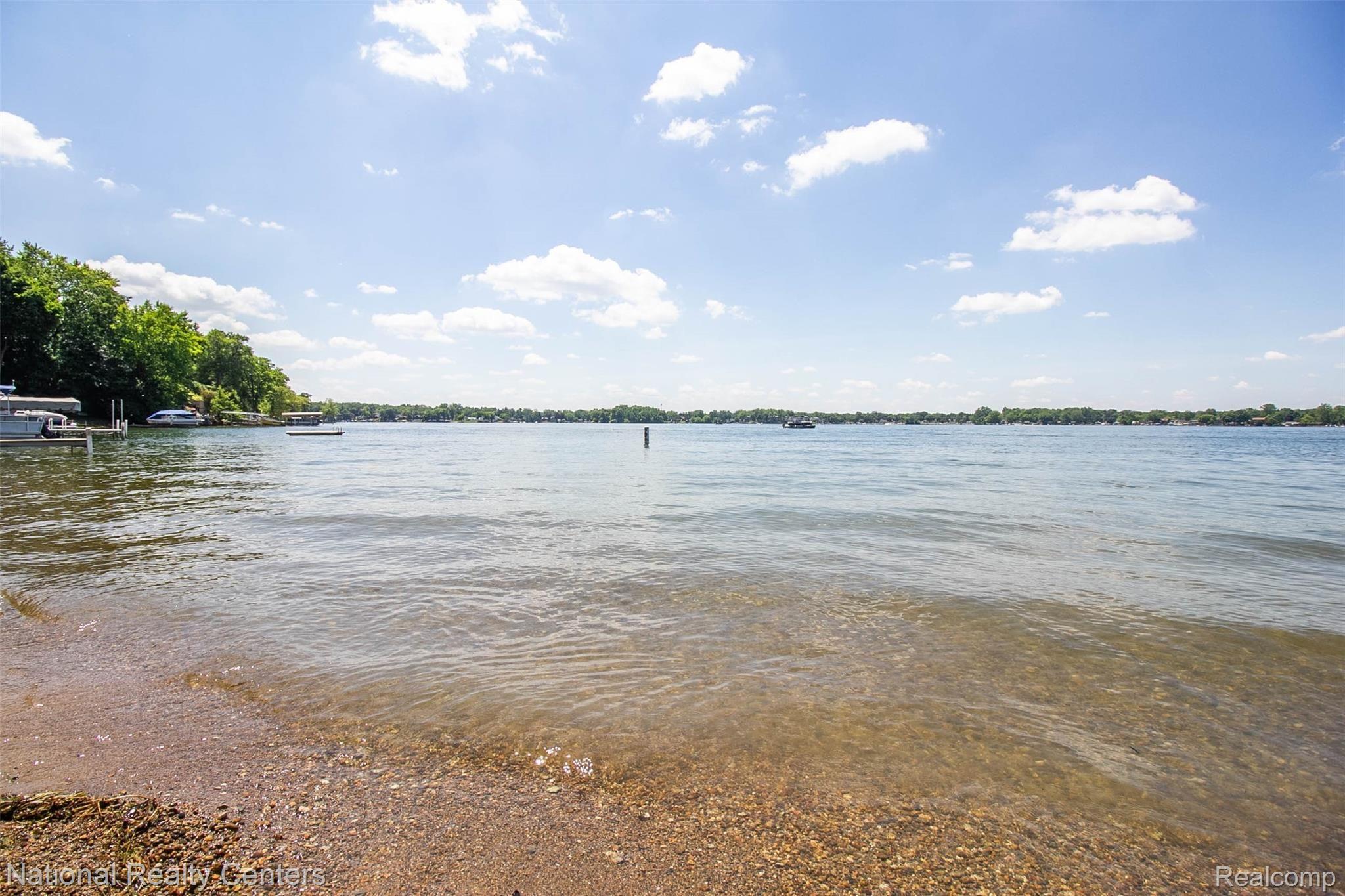 4171 England Beach Road White Lake, MI 48383 - Photo 5 of 41 3.jpg