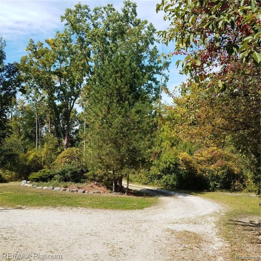 11365 Gage Road Holly, MI 48442 - Photo 35 of 42 20170913_124955 (1).jpg