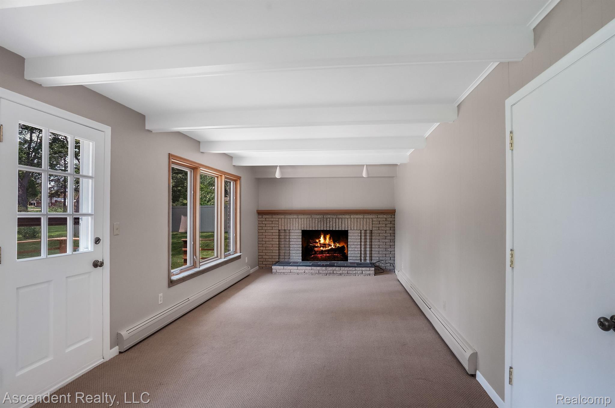 724 Wilwood Road Rochester, MI 48309 - Photo 11 of 26 Family room view from breakfast nook