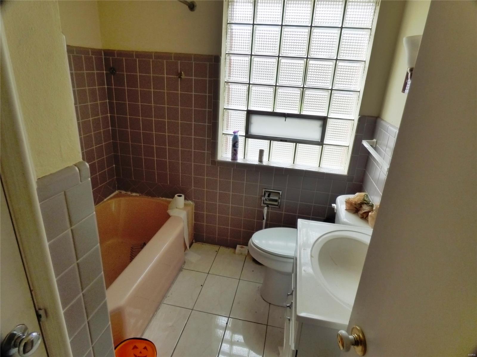 8300 Natural Bridge Road St. Louis, MO 63121 - Photo 8 of 22