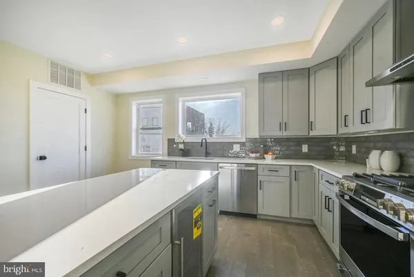 $4,395 | 3552 Warder Street Northwest, Unit 2, Washington, DC 20010