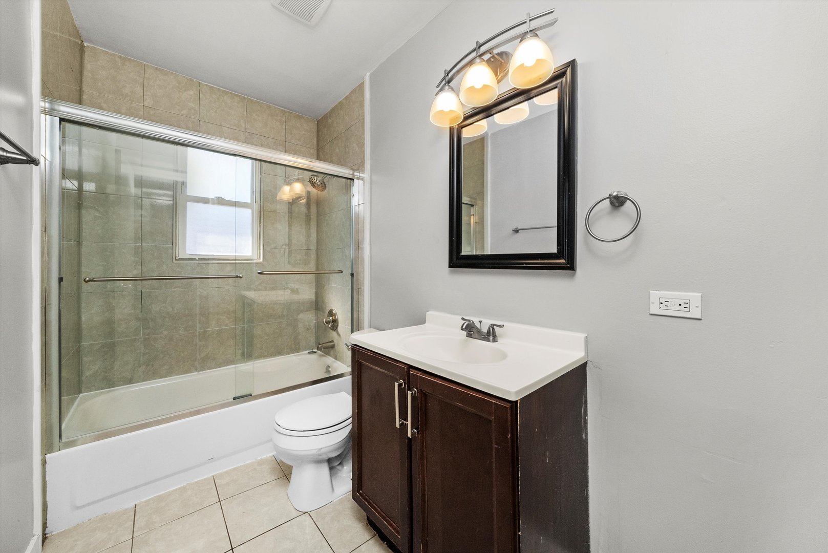 16333 Winchester Avenue Markham, IL 60428 - Photo 18 of 23 a bathroom with a toilet a sink and mirror
