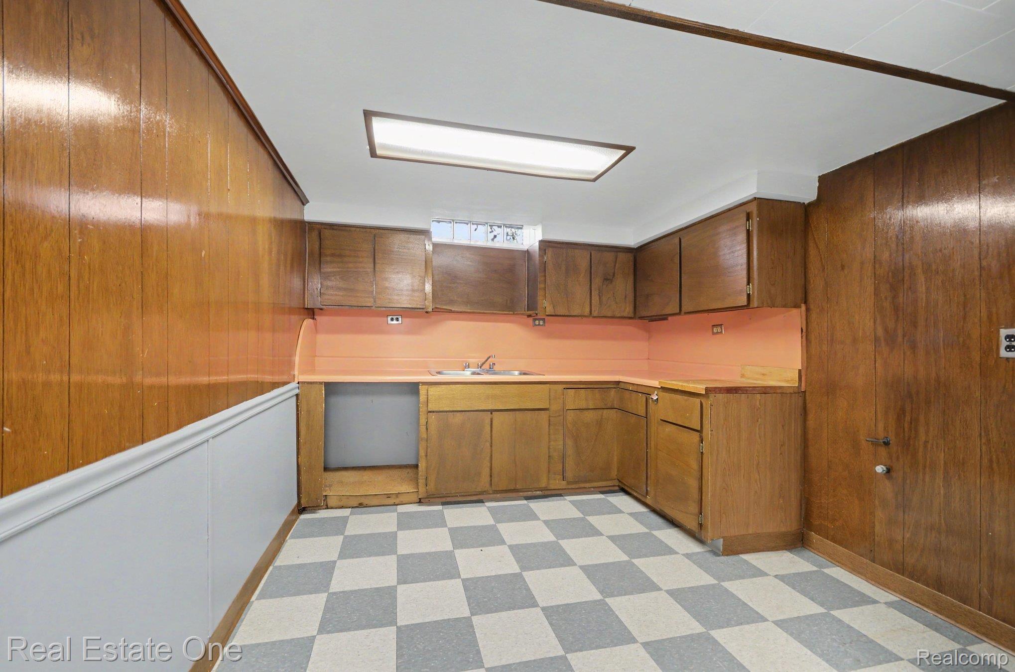 15064 Masonic Warren, MI 48088 - Photo 21 of 26 023_file_9815.jpg