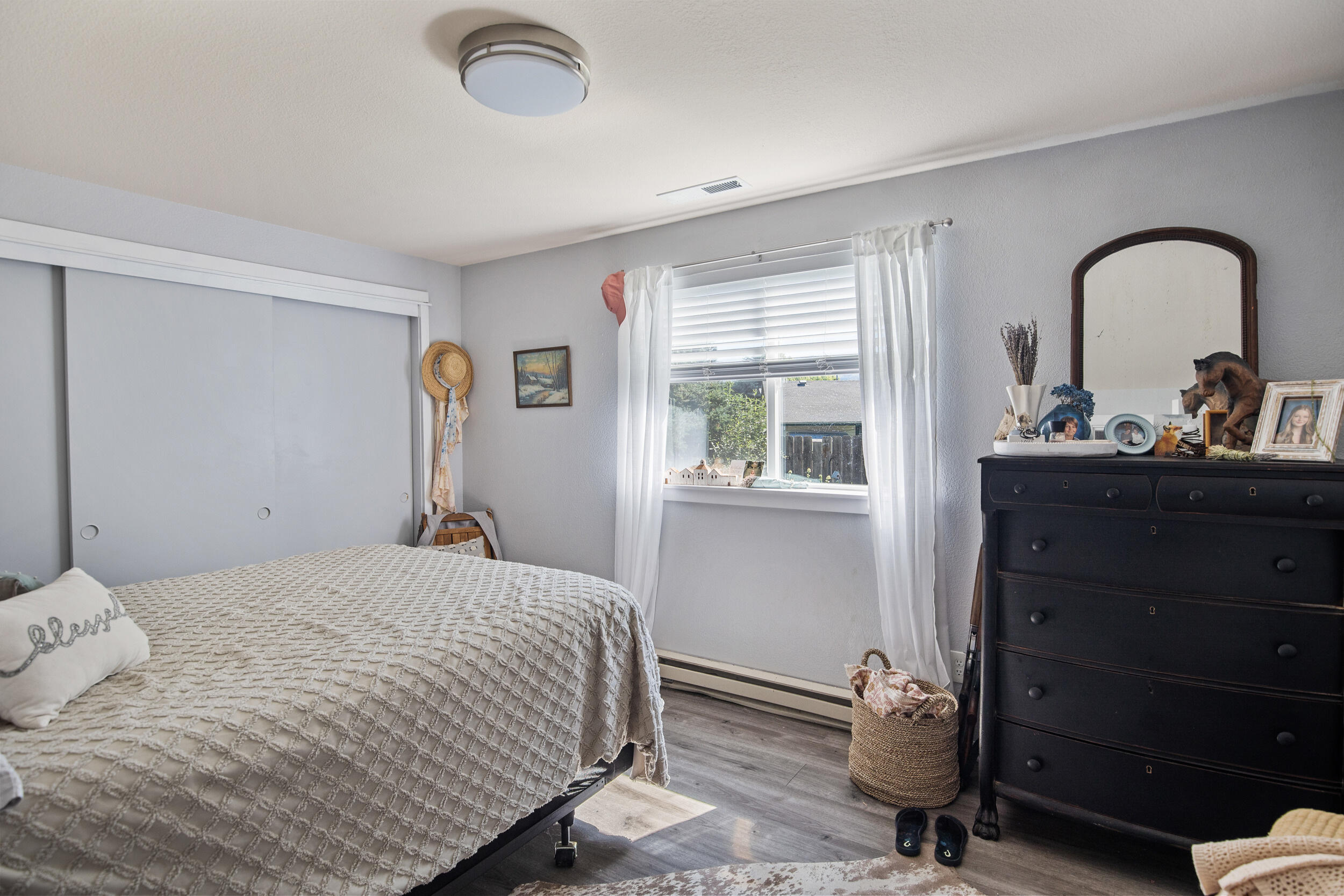539 James Street Talent, OR 97540 - Photo 14 of 27 24_0r1a8943