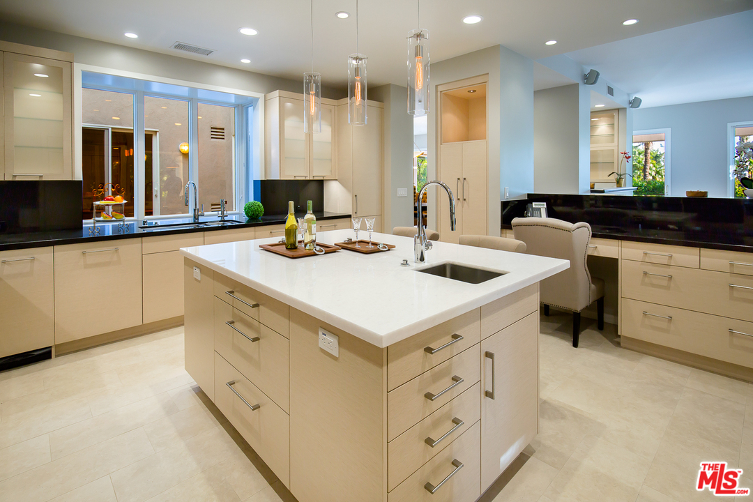 1265 Chateau Road Pasadena, CA 91105 - Photo 11 of 25