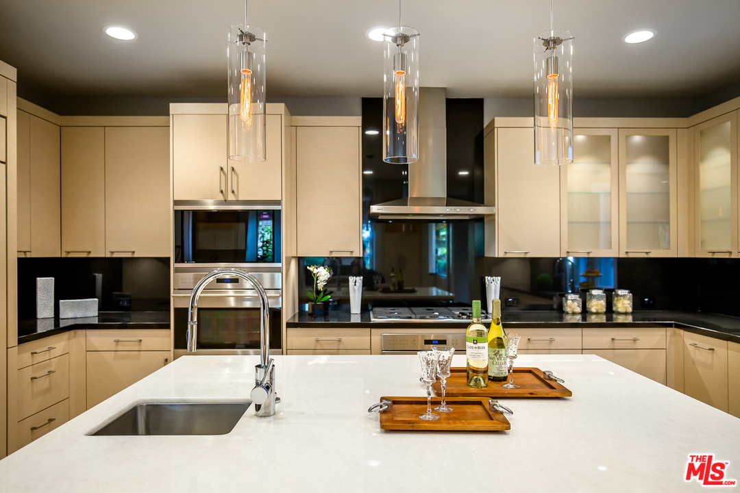 1265 Chateau Road Pasadena, CA 91105 - Photo 12 of 25