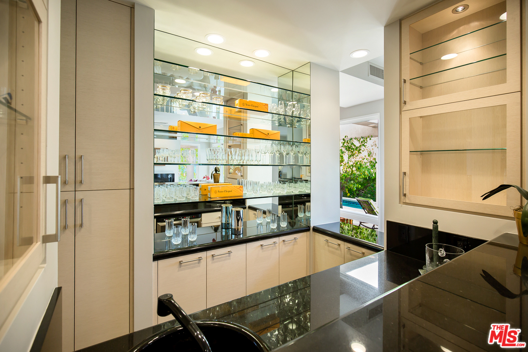 1265 Chateau Road Pasadena, CA 91105 - Photo 16 of 25