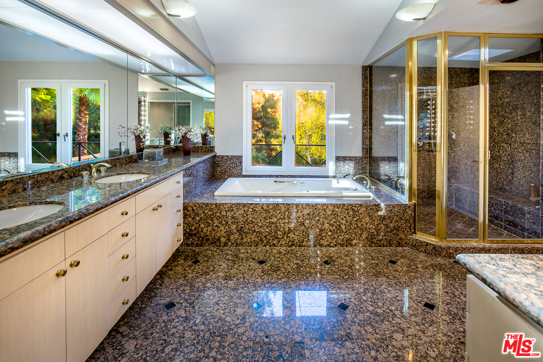 1265 Chateau Road Pasadena, CA 91105 - Photo 19 of 25