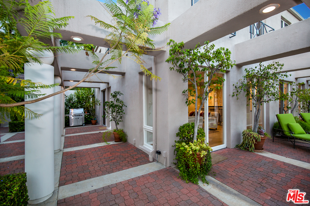 1265 Chateau Road Pasadena, CA 91105 - Photo 20 of 25