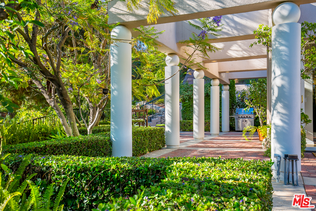 1265 Chateau Road Pasadena, CA 91105 - Photo 21 of 25