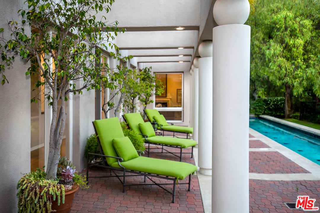 1265 Chateau Road Pasadena, CA 91105 - Photo 22 of 25