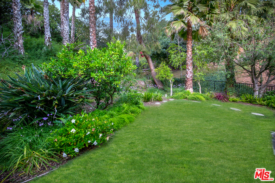 1265 Chateau Road Pasadena, CA 91105 - Photo 24 of 25