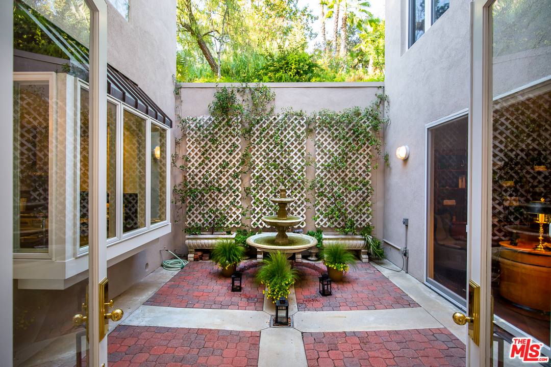 1265 Chateau Road Pasadena, CA 91105 - Photo 9 of 25