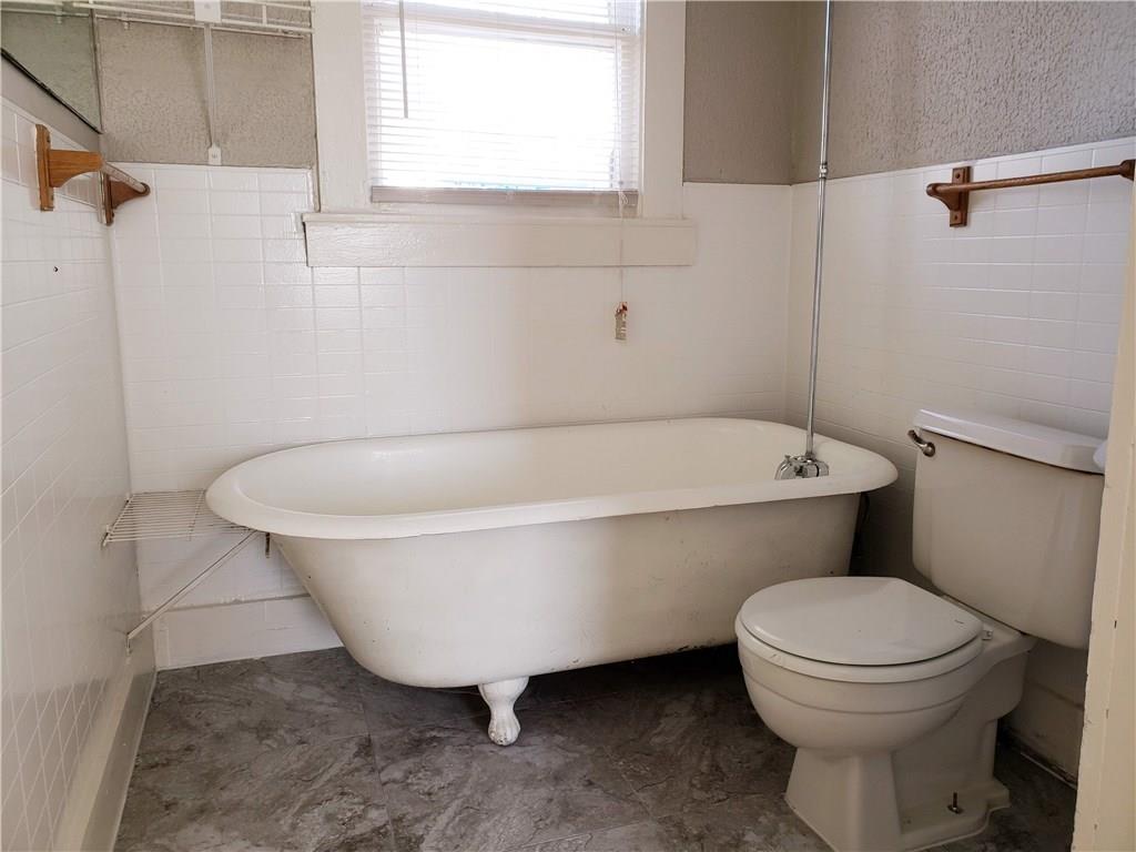 402 North Augusta Street Dallas, TX 75214 - Photo 5 of 11 a white bath tub sitting next to a white toilet