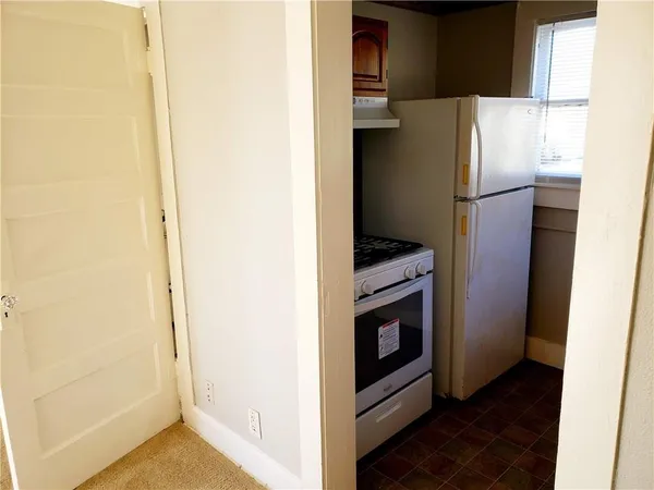 $1,195 | 402 North Augusta Street, Dallas, TX 75214