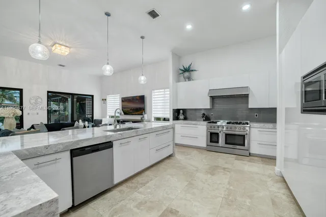 $2,000,000 | 19339 Southwest 80th Court, Cutler Bay, FL 33157