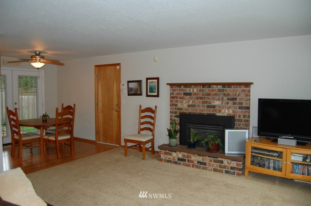 1704 170th Place Southeast Bothell, WA 98012 - Photo 4 of 12