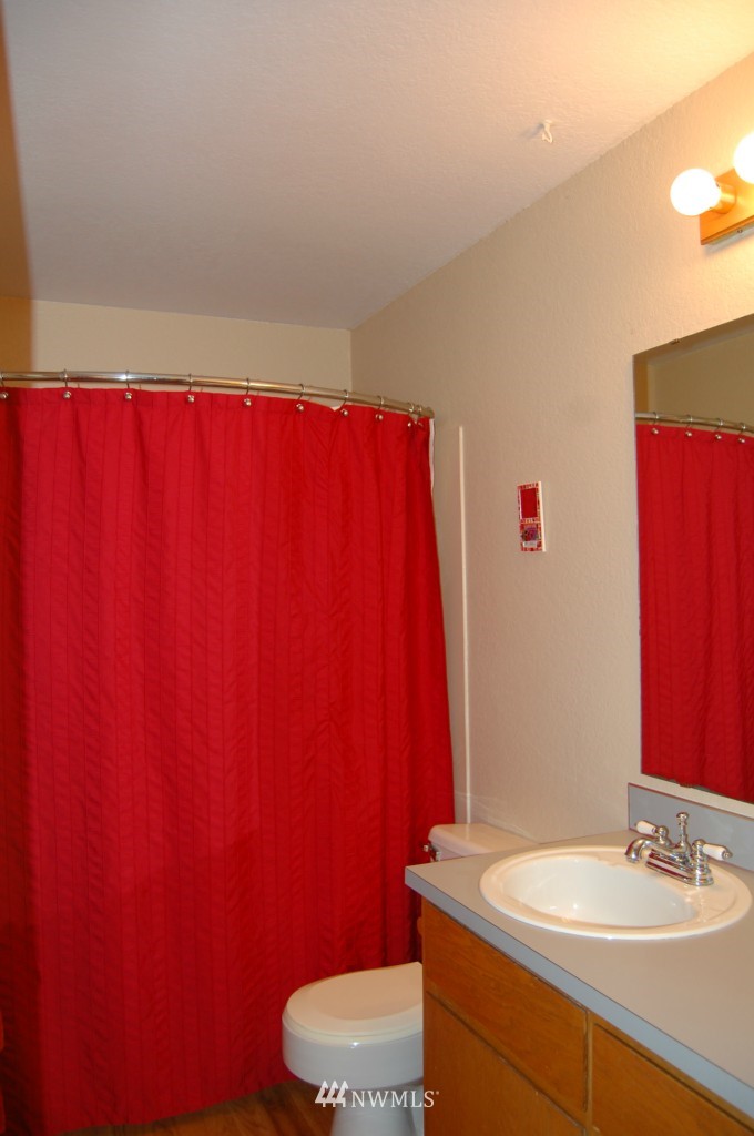1704 170th Place Southeast Bothell, WA 98012 - Photo 5 of 12
