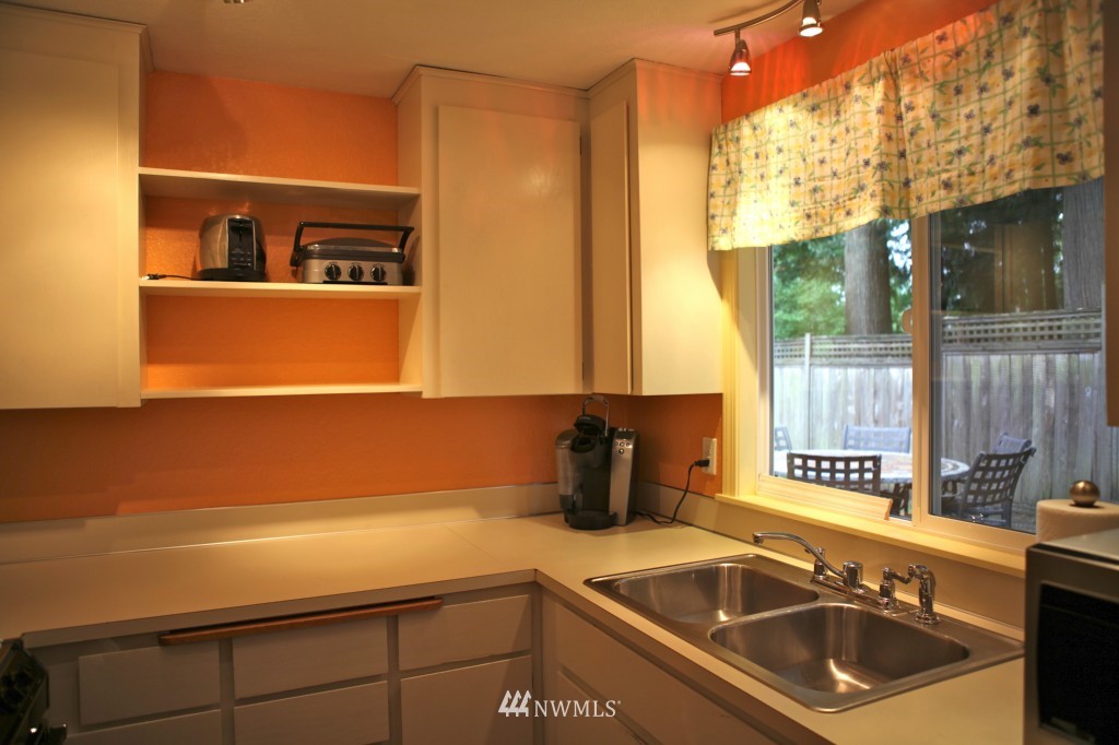 1704 170th Place Southeast Bothell, WA 98012 - Photo 10 of 12