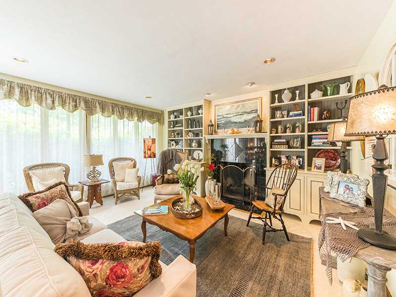 20 Shelldrake Road South Kingstown, RI 02879 - Photo 11 of 25 Living Room.