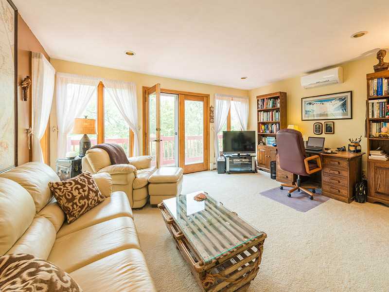 20 Shelldrake Road South Kingstown, RI 02879 - Photo 18 of 25 Den/Family/Great Room.