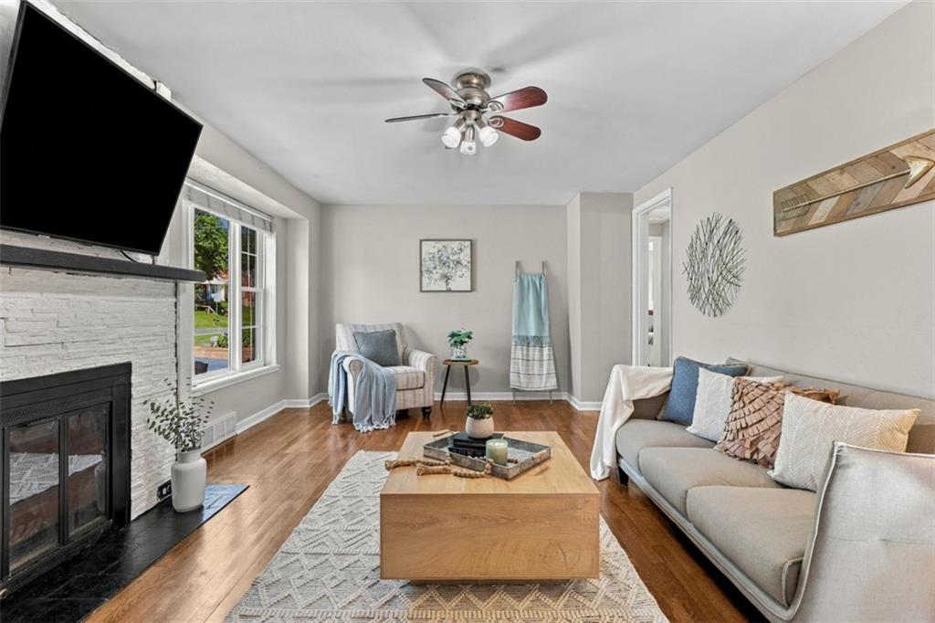 229 Orchard Spring Road Pittsburgh, PA 15220 - Photo 3 of 27 Gallery Image 3