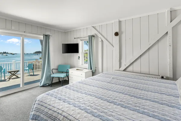 $1,495,000 | 15 Main Street, Vinalhaven, ME 04863