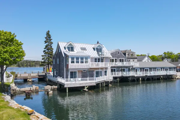 $1,495,000 | 15 Main Street, Vinalhaven, ME 04863