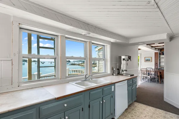 $1,495,000 | 15 Main Street, Vinalhaven, ME 04863