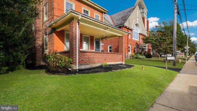 a view of a house with a yard and plants