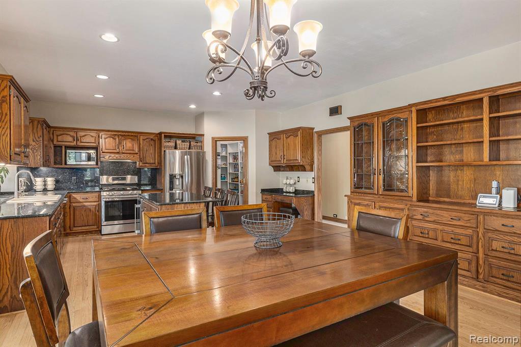 8065 Woodview Road Clarkston, MI 48348 - Photo 12 of 57