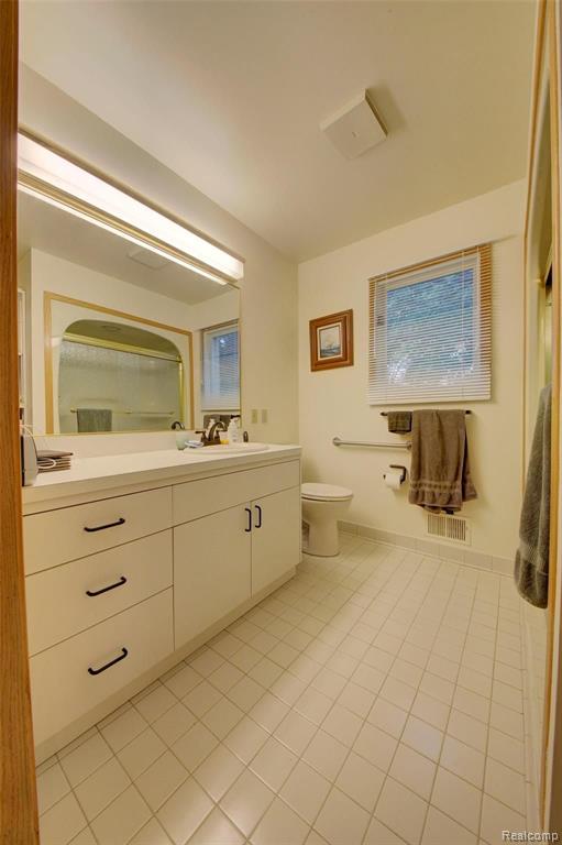 26198 Steele Road Farmington Hills, MI 48331 - Photo 24 of 31