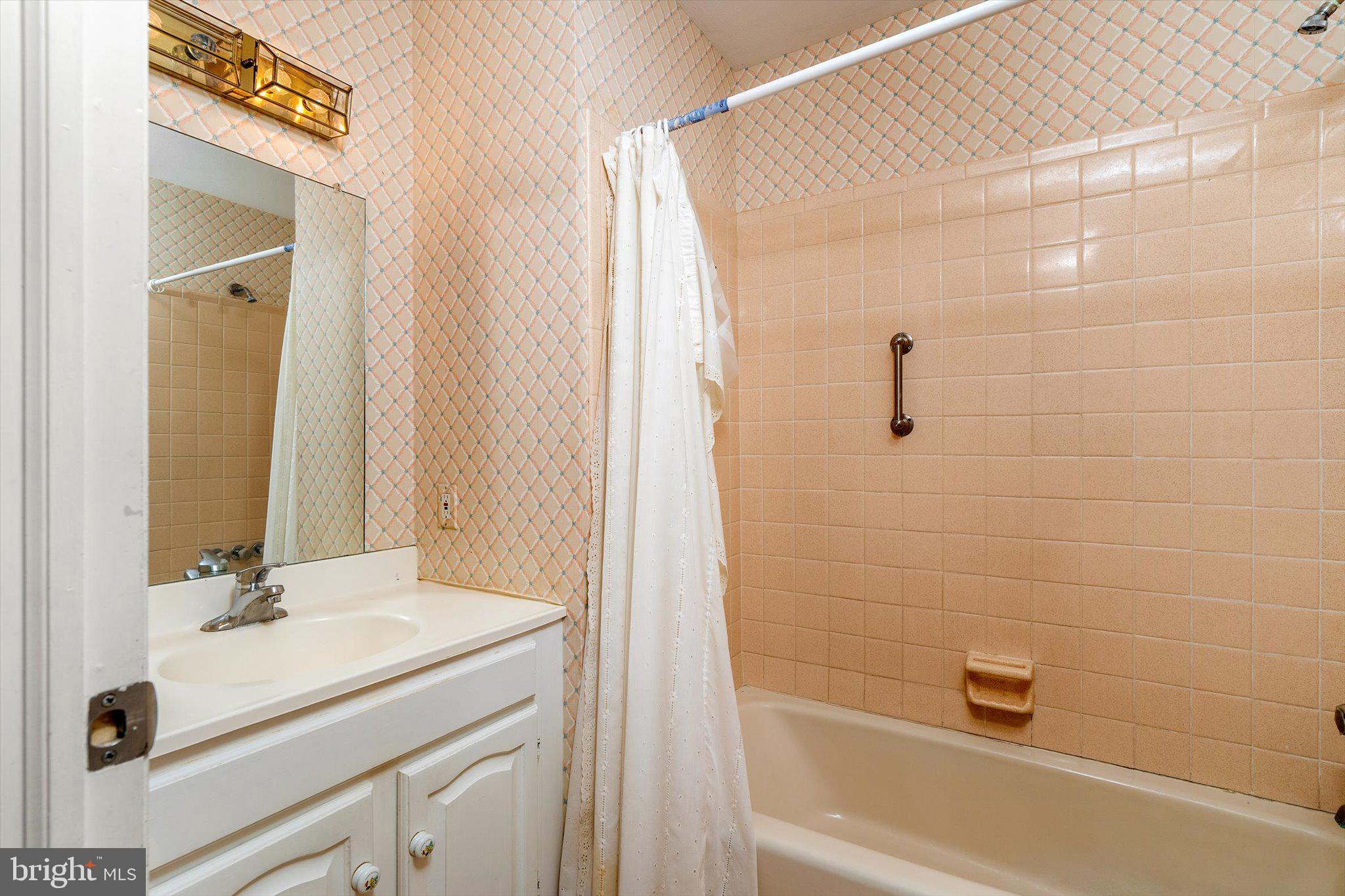 5 Nelson Ridge Road Princeton, NJ 08540 - Photo 25 of 35 Primary bathroom