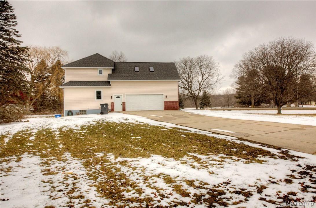 4762 Golf Club Road Howell, MI 48843 - Photo 4 of 42 930A2642_3_4.jpg