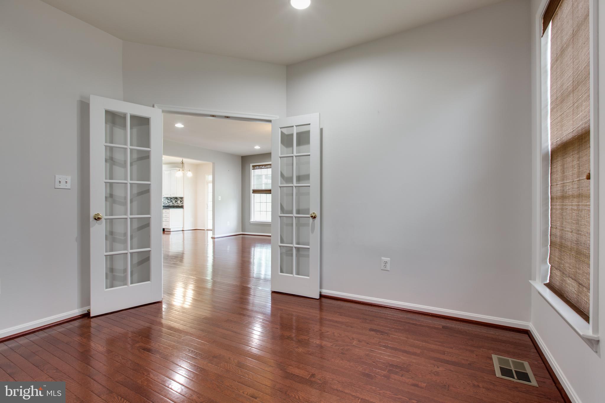 2016 Myrtlewood Road Baltimore, MD 21209 - Photo 32 of 67 Library/ Home Office on main level
