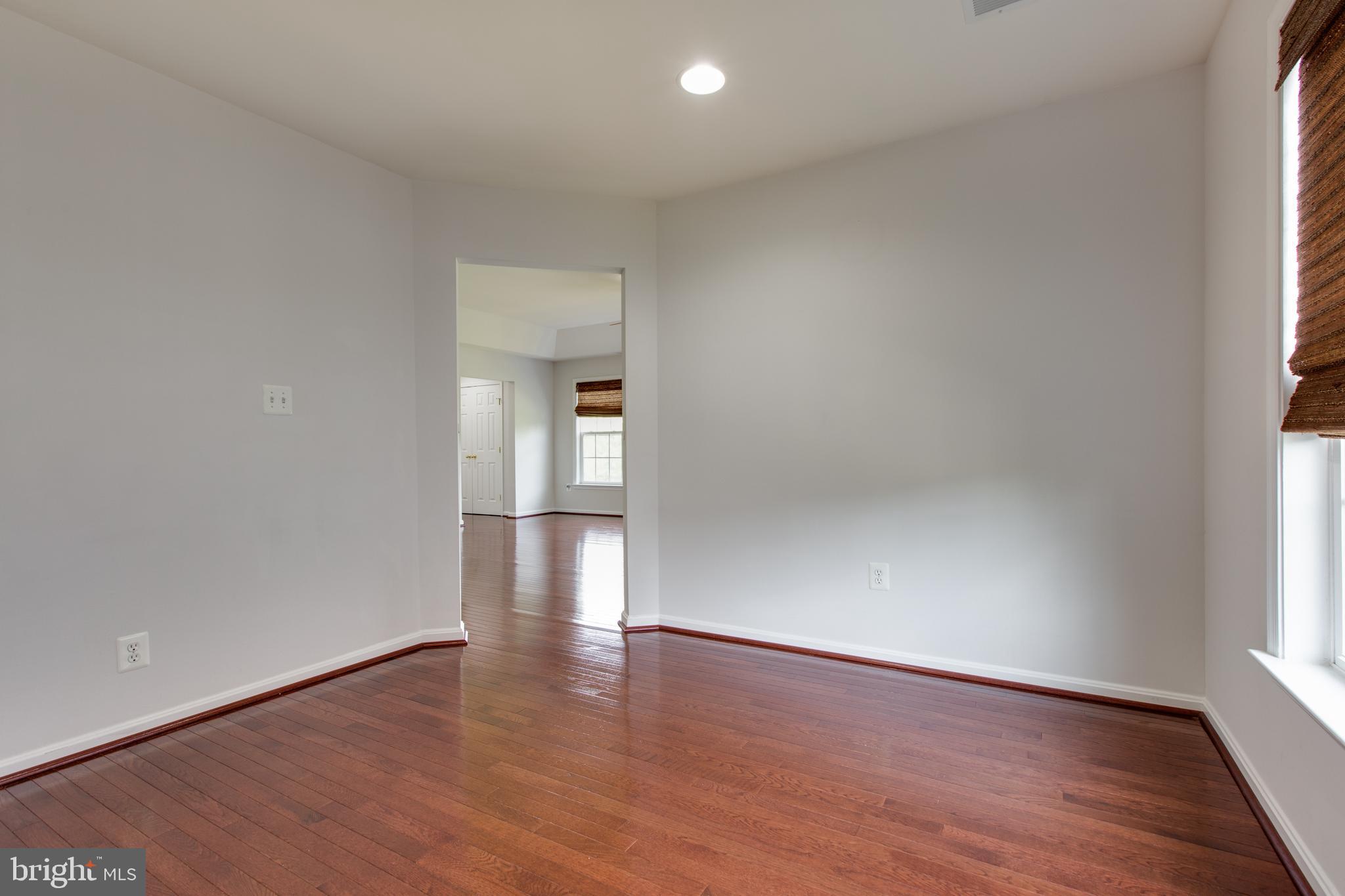 2016 Myrtlewood Road Baltimore, MD 21209 - Photo 38 of 67 Sitting area